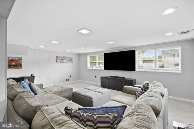 84 WINDING WAY, Hamilton, NJ 08620
