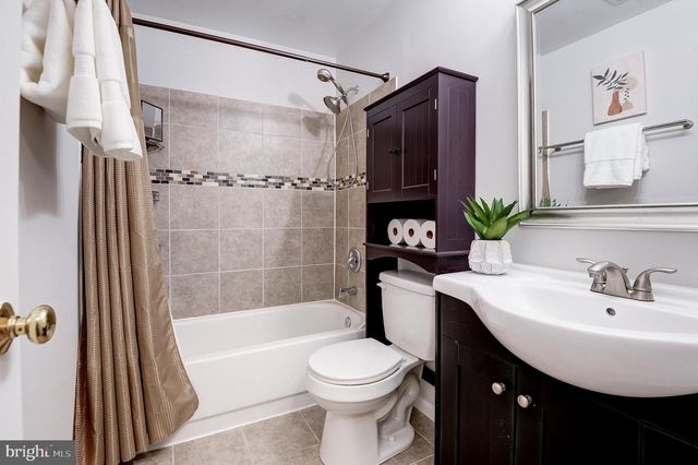 7832 GUM SPRINGS VILLAGE DR, Alexandria, VA 22306