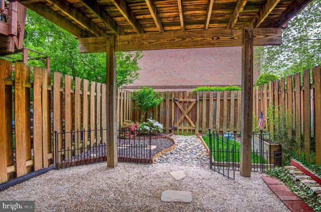 7832 GUM SPRINGS VILLAGE DR, Alexandria, VA 22306