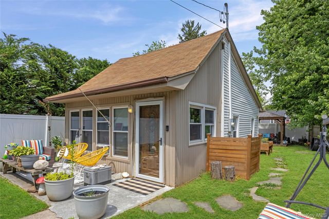 23 Edgewood Avenue, Port Jefferson Station, NY 11776