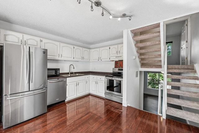 4082 Meadowlark Lane, Eagan, MN 55122
