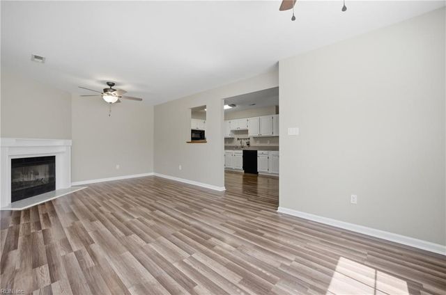 103 Heather Way Apt A, Yorktown, VA 23693