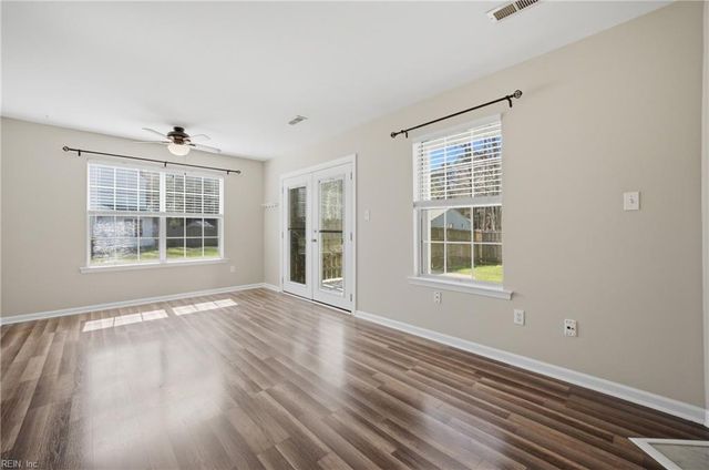 103 Heather Way Apt A, Yorktown, VA 23693