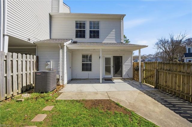 103 Heather Way Apt A, Yorktown, VA 23693