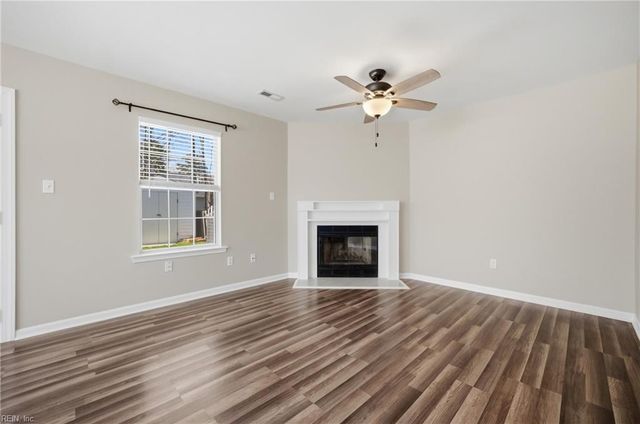 103 Heather Way Apt A, Yorktown, VA 23693