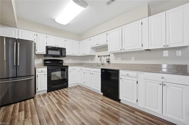 103 Heather Way Apt A, Yorktown, VA 23693