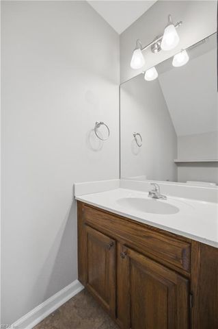 103 Heather Way Apt A, Yorktown, VA 23693