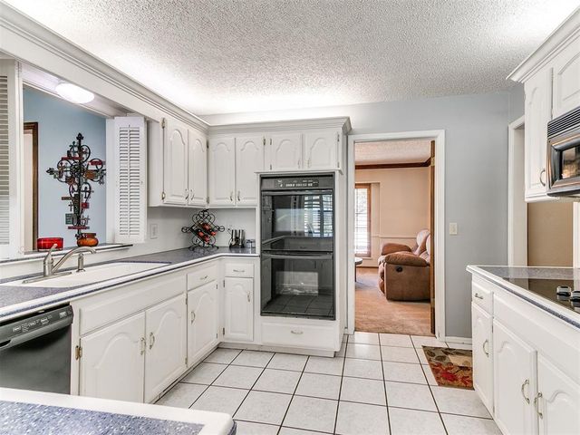 8209 N Bridgeport Lane, Bethany, OK 73008