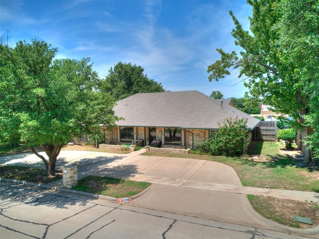 8209 N Bridgeport Lane, Bethany, OK 73008