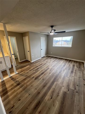 1310 Town Circle 1, Baytown, TX 77520