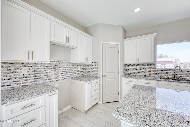 11607 Valle Bonito Road, Socorro, TX 79927