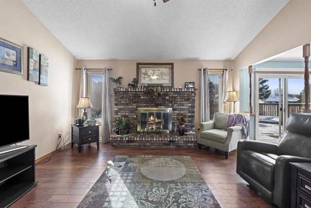 3033 W HIAWATHA DRIVE, Appleton, WI 54914