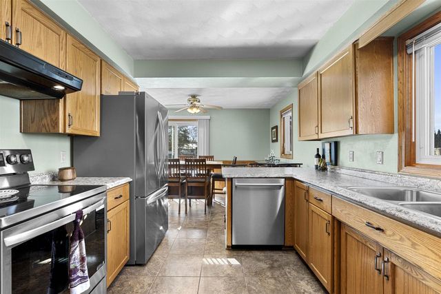 3033 W HIAWATHA DRIVE, Appleton, WI 54914