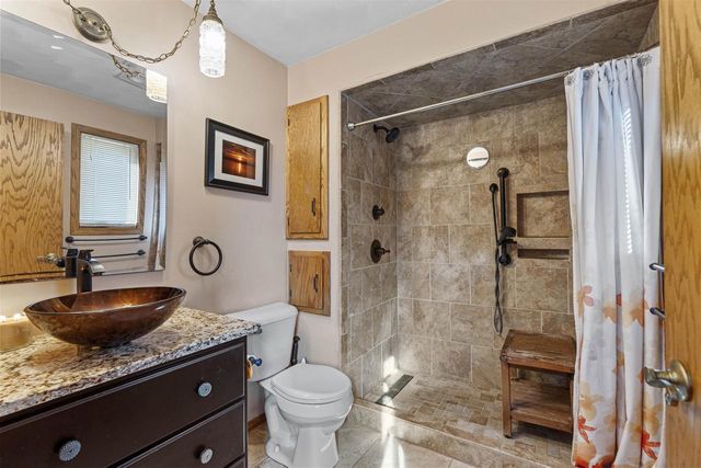 3033 W HIAWATHA DRIVE, Appleton, WI 54914