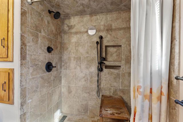 3033 W HIAWATHA DRIVE, Appleton, WI 54914