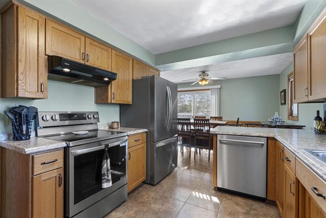 3033 W HIAWATHA DRIVE, Appleton, WI 54914