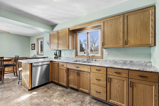 3033 W HIAWATHA DRIVE, Appleton, WI 54914