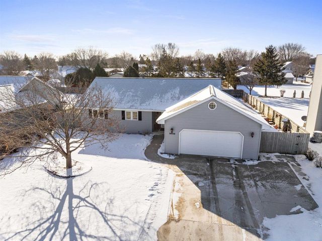 3033 W HIAWATHA DRIVE, Appleton, WI 54914
