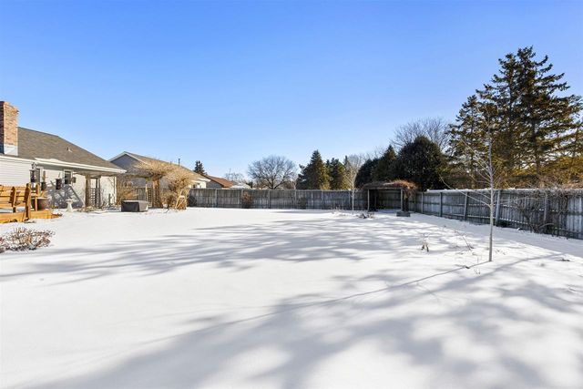 3033 W HIAWATHA DRIVE, Appleton, WI 54914