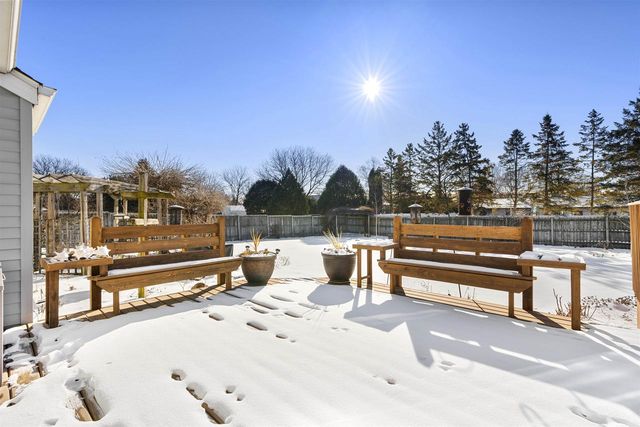 3033 W HIAWATHA DRIVE, Appleton, WI 54914