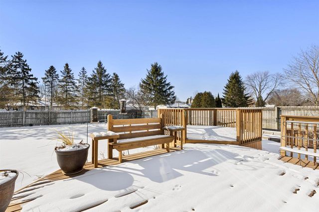 3033 W HIAWATHA DRIVE, Appleton, WI 54914