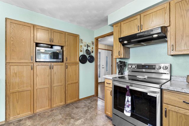 3033 W HIAWATHA DRIVE, Appleton, WI 54914