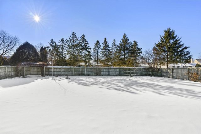 3033 W HIAWATHA DRIVE, Appleton, WI 54914