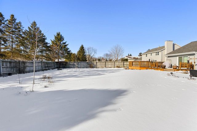 3033 W HIAWATHA DRIVE, Appleton, WI 54914
