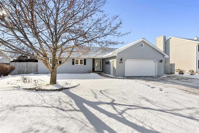 3033 W HIAWATHA DRIVE, Appleton, WI 54914