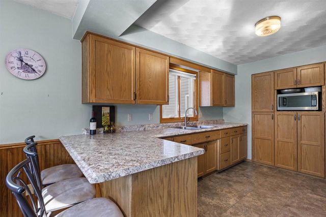 3033 W HIAWATHA DRIVE, Appleton, WI 54914