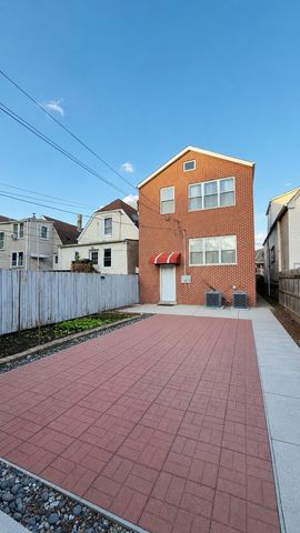 4024 S Artesian Avenue, Chicago, IL 60632