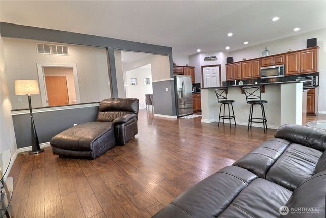 9619 S 237th Place, Kent, WA 98031