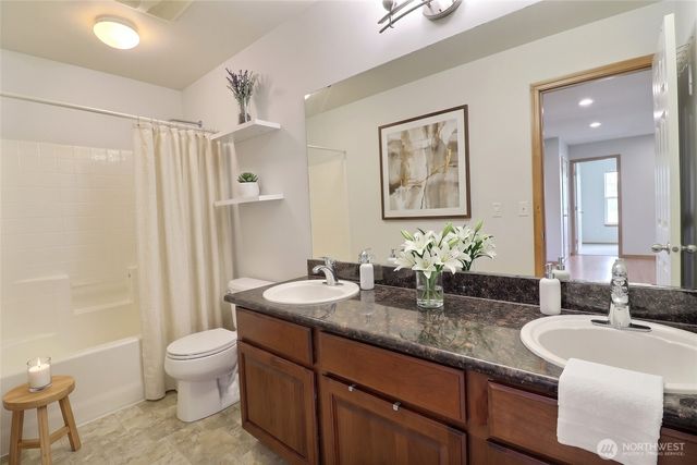 9619 S 237th Place, Kent, WA 98031