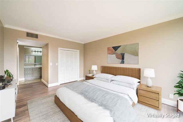 1111 Bering Drive 206, Houston, TX 77057