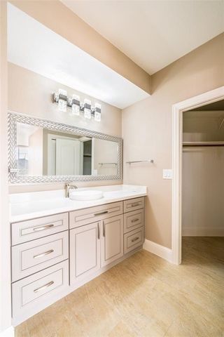 1111 Bering Drive 206, Houston, TX 77057