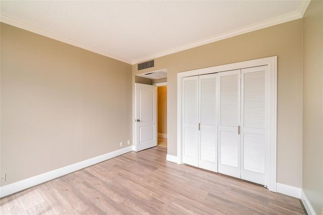 1111 Bering Drive 206, Houston, TX 77057