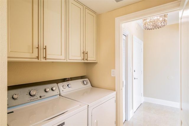 1111 Bering Drive 206, Houston, TX 77057