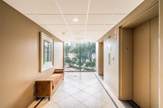 1111 Bering Drive 206, Houston, TX 77057