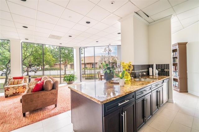 1111 Bering Drive 206, Houston, TX 77057