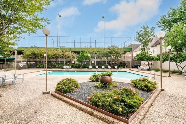 1111 Bering Drive 206, Houston, TX 77057