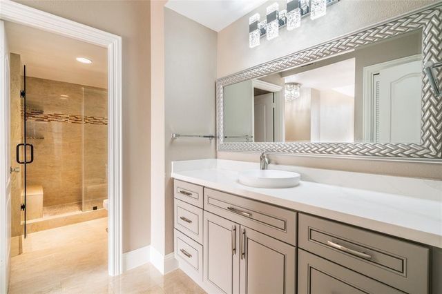 1111 Bering Drive 206, Houston, TX 77057