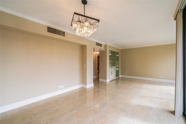 1111 Bering Drive 206, Houston, TX 77057