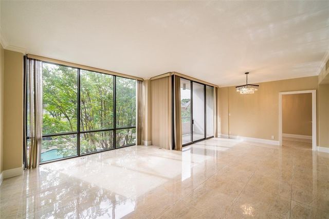 1111 Bering Drive 206, Houston, TX 77057