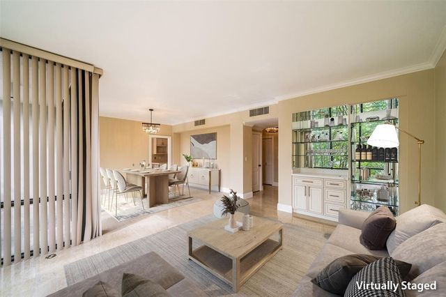 1111 Bering Drive 206, Houston, TX 77057