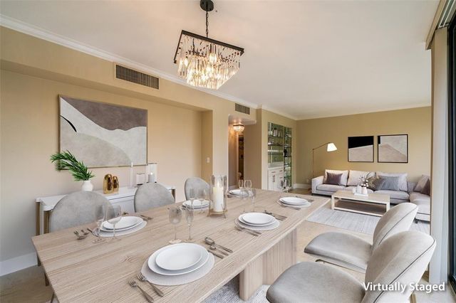 1111 Bering Drive 206, Houston, TX 77057