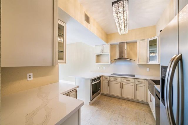 1111 Bering Drive 206, Houston, TX 77057
