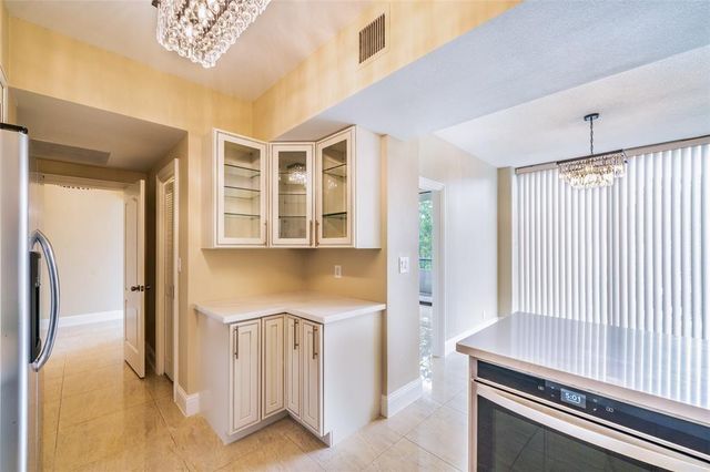 1111 Bering Drive 206, Houston, TX 77057