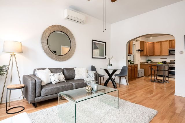 2122 N Stave Avenue, Chicago, IL 60647