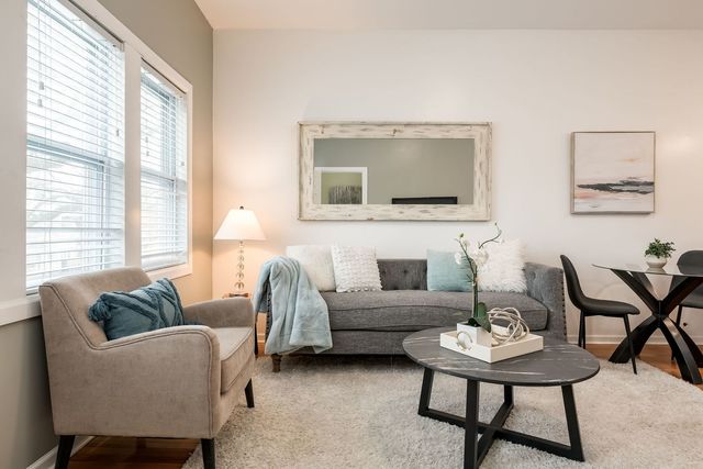 2122 N Stave Avenue, Chicago, IL 60647