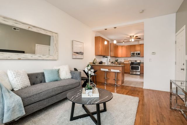 2122 N Stave Avenue, Chicago, IL 60647